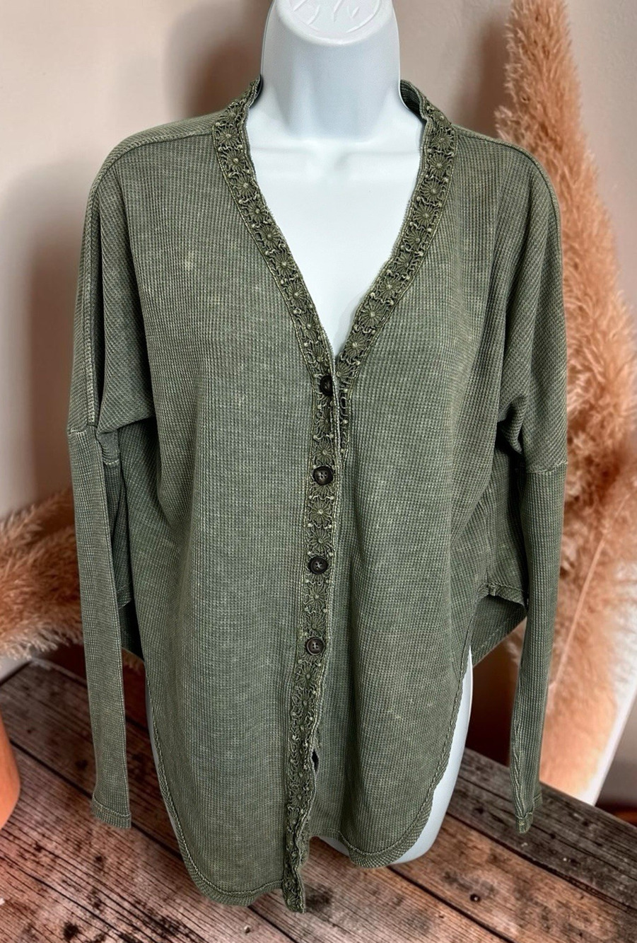 Hashttag in Trend Boho Blouse Sz XS Sage Green Long-Sleeve Top V-Neck Shirt